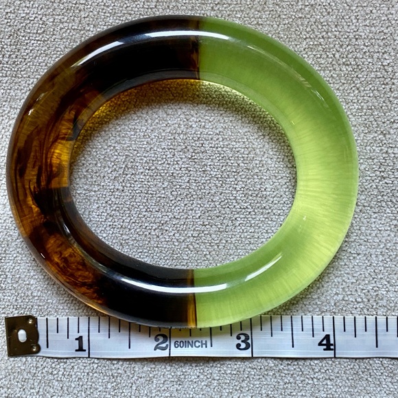 Chic Two-Toned Oversized Bangle Bracelet - Picture 6 of 7